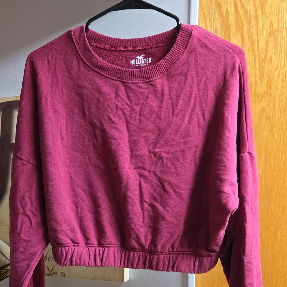Hollister Women's Berry Cropped Sweatshirt